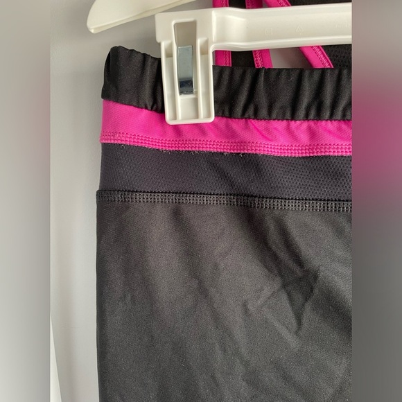 Adidas Women’s Matching Athletic Set in Black & Hot Pink - Picture 9 of 13